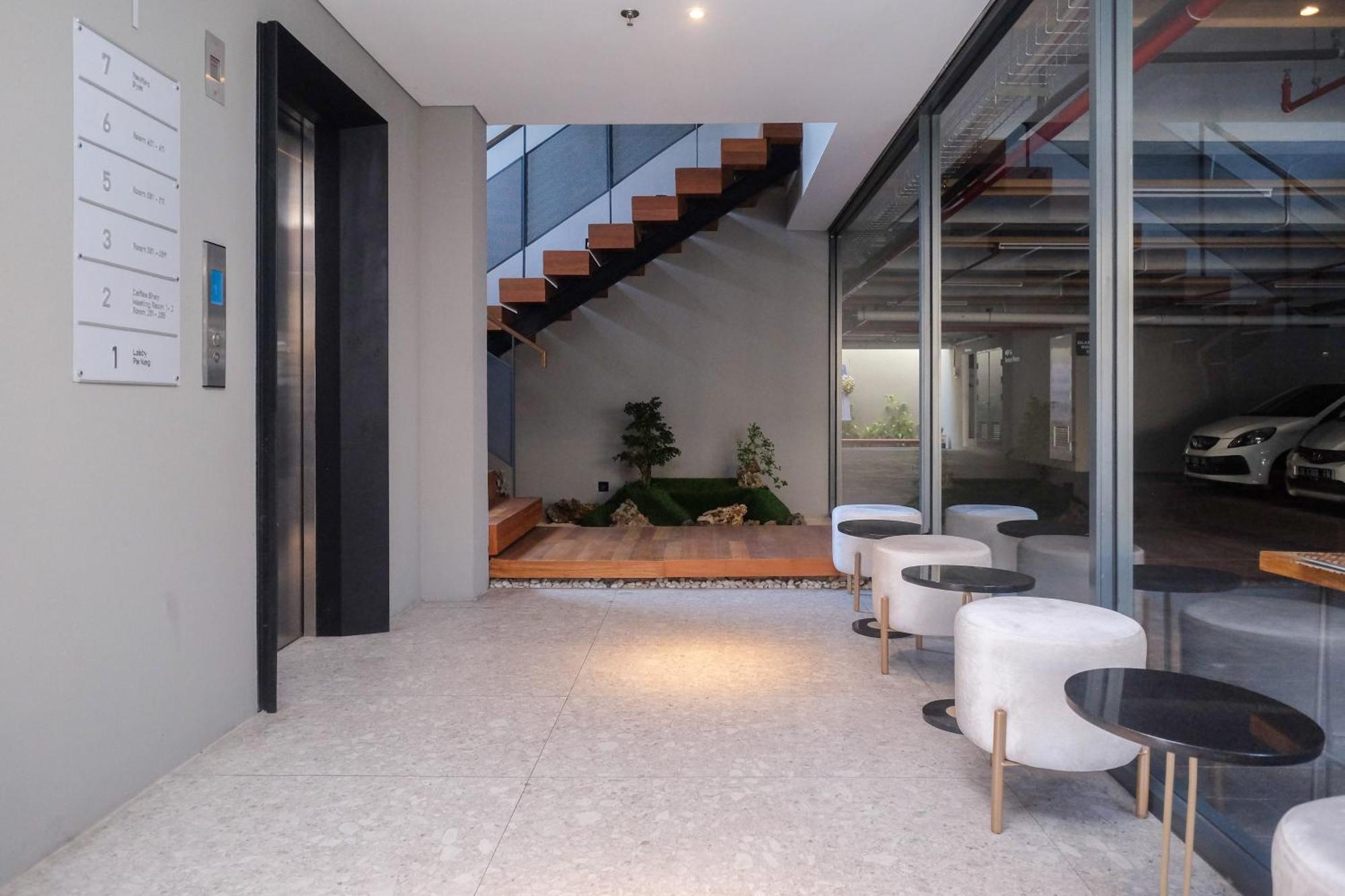 Sans Hotel Rg Living Jogja By Reddoorz Pakualaman Zewnętrze zdjęcie
